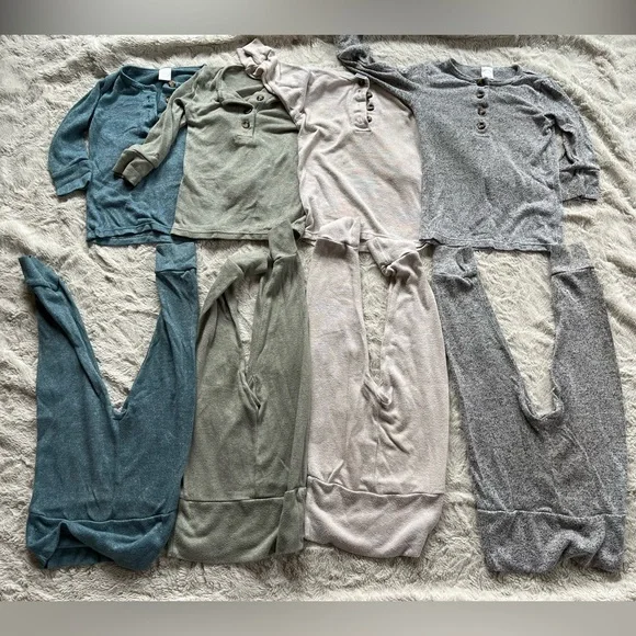 5 Piece Bundle - Lou Lou & Company Sweater Sets - Picture 3 of 9